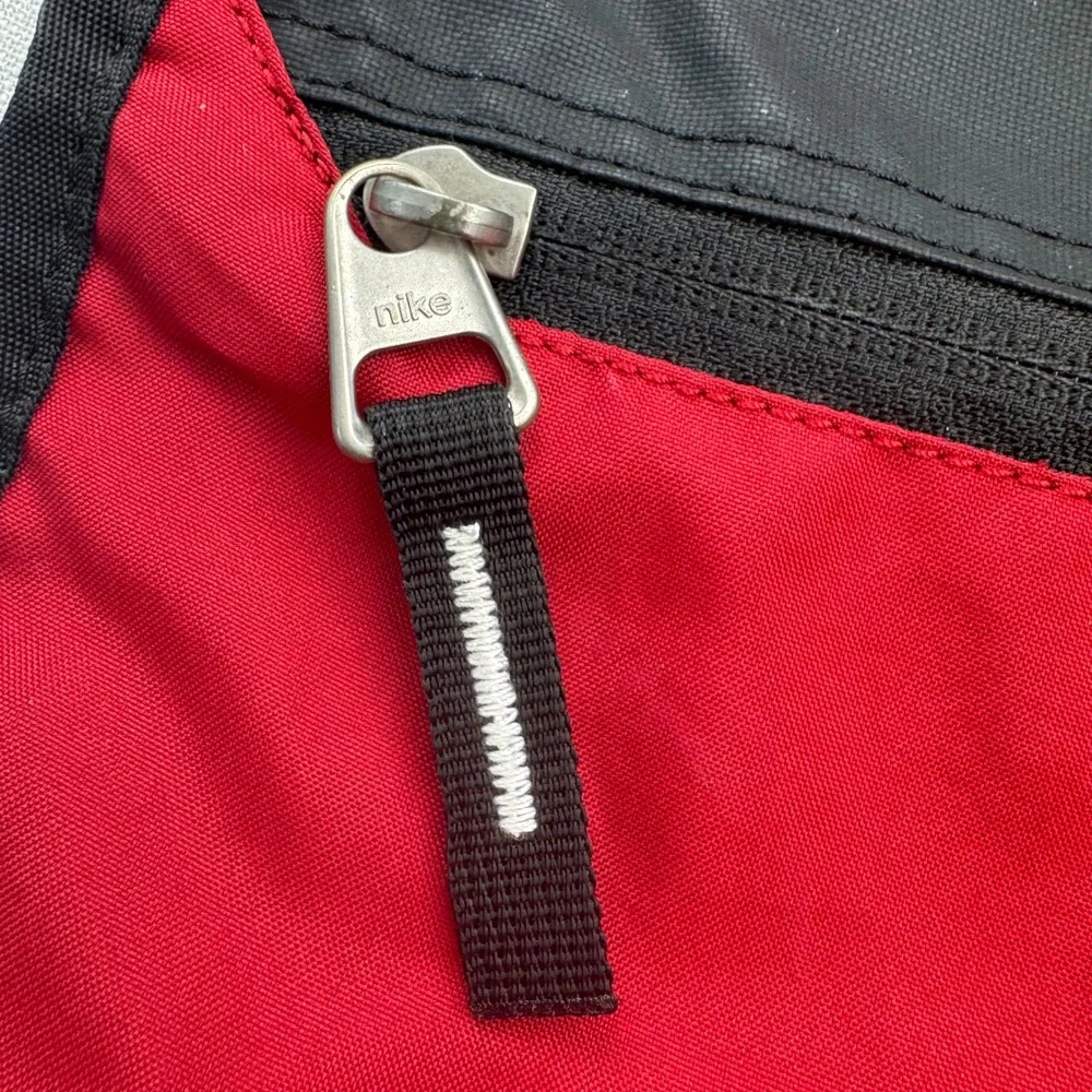 Nike Drawstring Backpack Unisex OS Red Black Swoosh Zippered Pocket Sporty Gym
